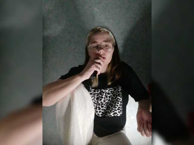 kroshka-meow live cam on BongaCams