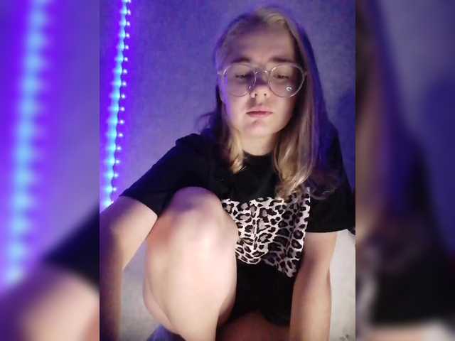 kroshka-meow live cam on BongaCams