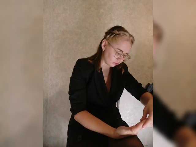 kroshka-meow live cam on BongaCams