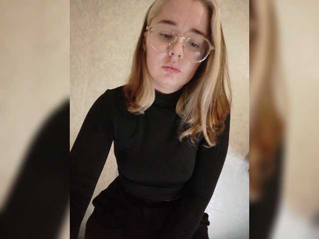 kroshka-meow live cam on BongaCams