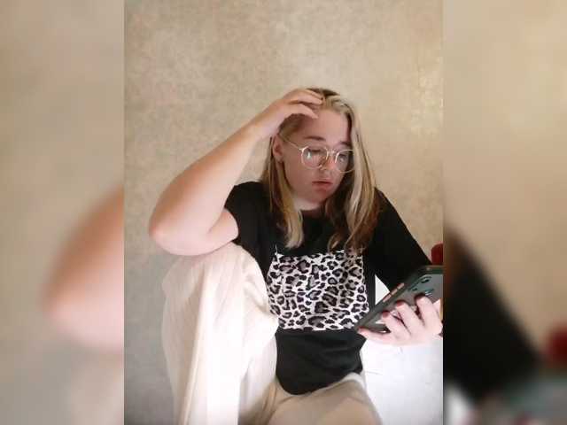 kroshka-meow live cam on BongaCams