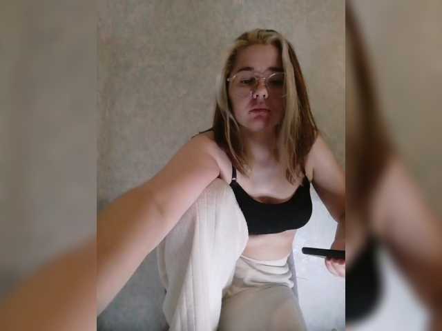 kroshka-meow live cam on BongaCams