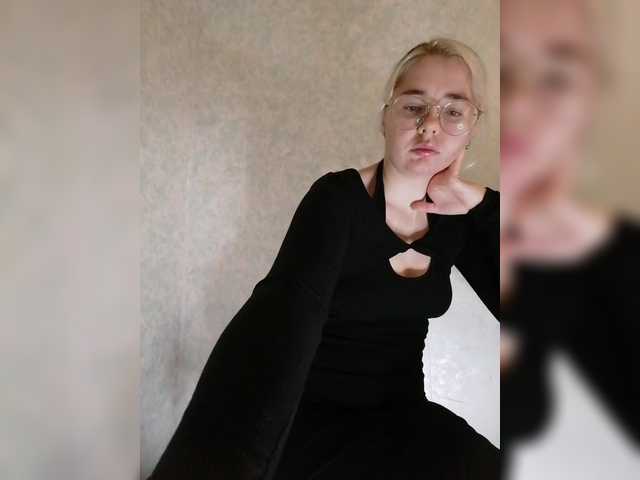 kroshka-meow live cam on BongaCams
