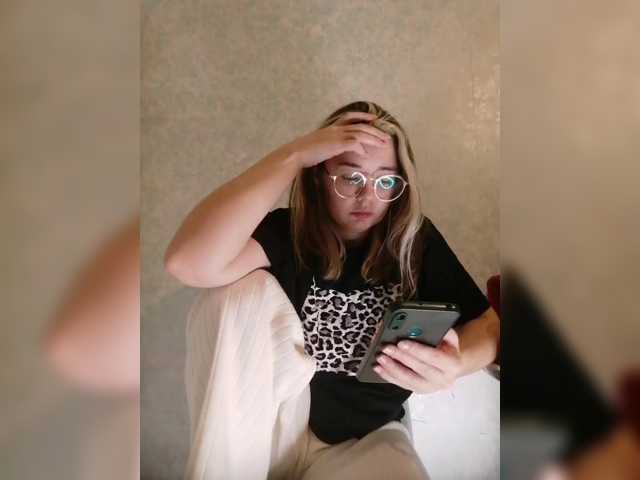 kroshka-meow live cam on BongaCams