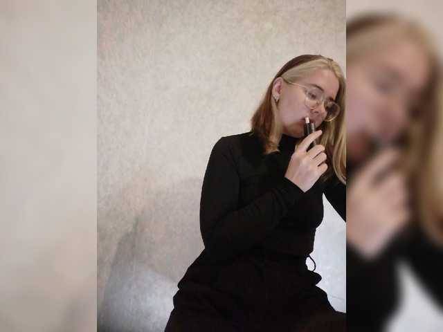 kroshka-meow live cam on BongaCams