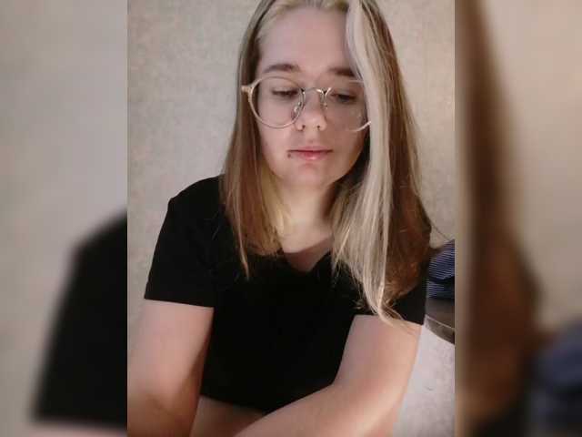 kroshka-meow live cam on BongaCams