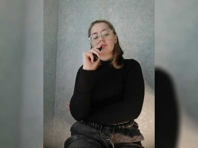 kroshka-meow live cam on BongaCams