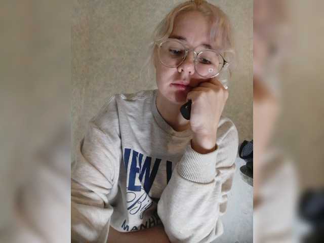 kroshka-meow live cam on BongaCams