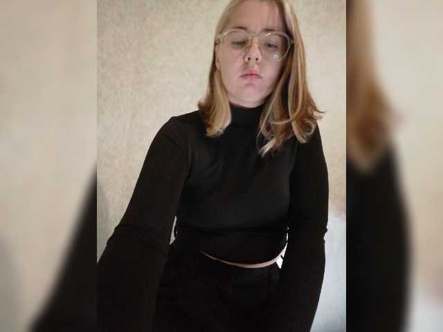 kroshka-meow live cam on BongaCams