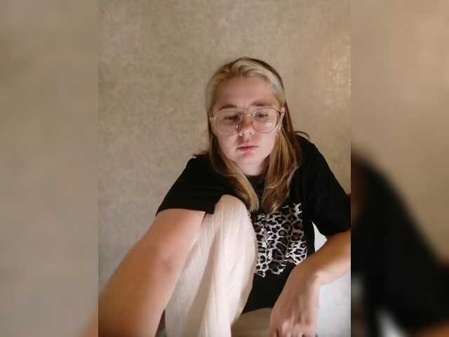 kroshka-meow live cam on BongaCams