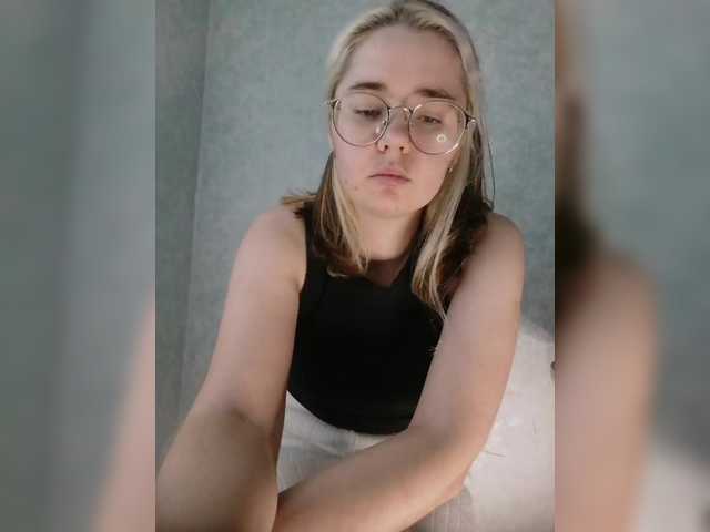 kroshka-meow live cam on BongaCams