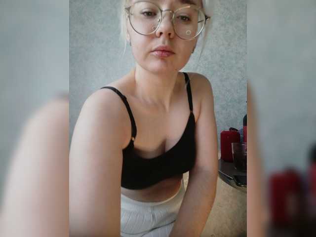kroshka-meow live cam on BongaCams