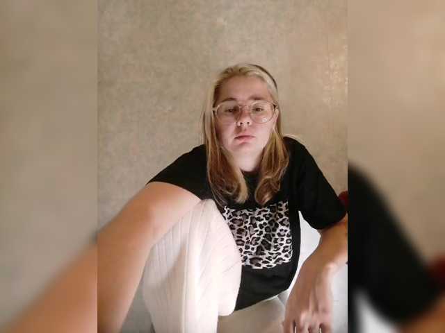 kroshka-meow live cam on BongaCams
