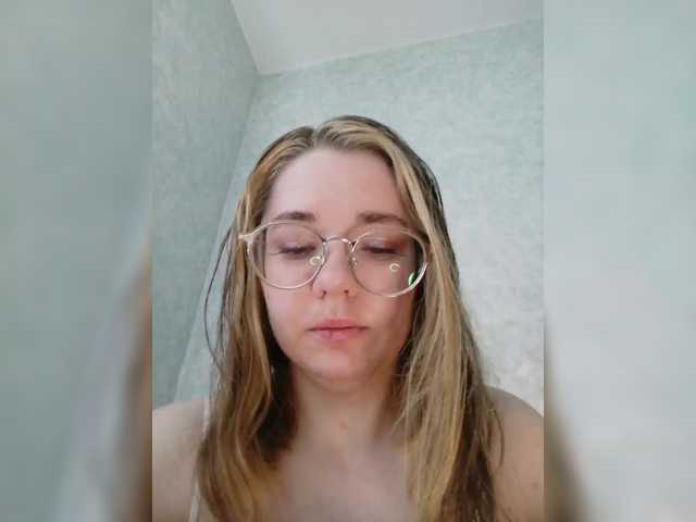 kroshka-meow live cam on BongaCams