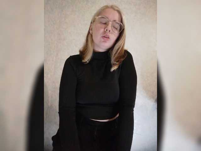 kroshka-meow live cam on BongaCams