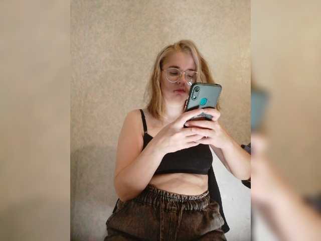 kroshka-meow live cam on BongaCams