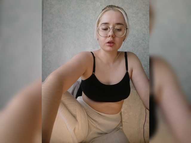 kroshka-meow live cam on BongaCams