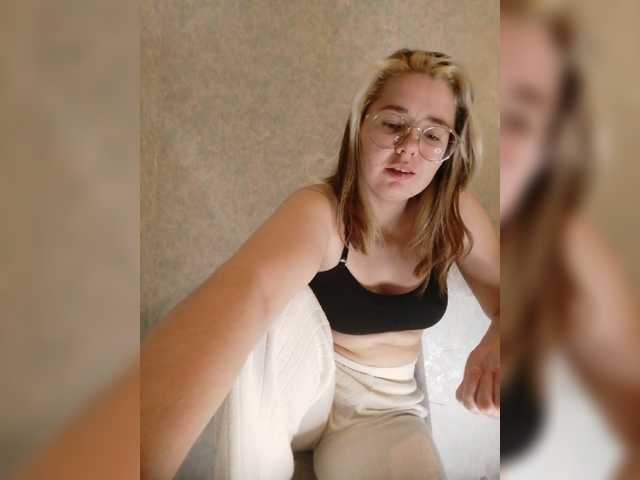 kroshka-meow live cam on BongaCams