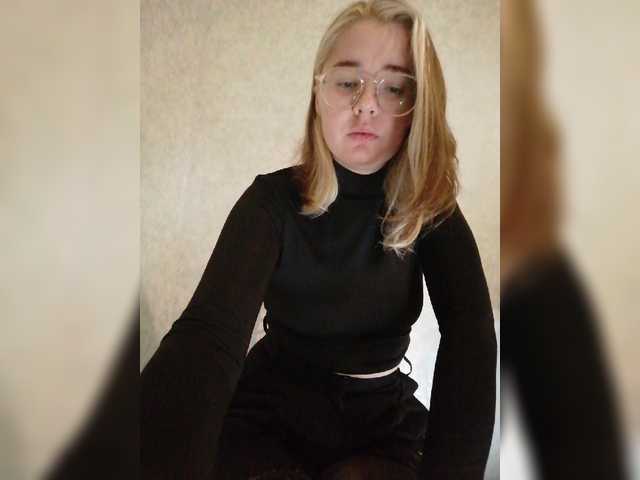 kroshka-meow live cam on BongaCams