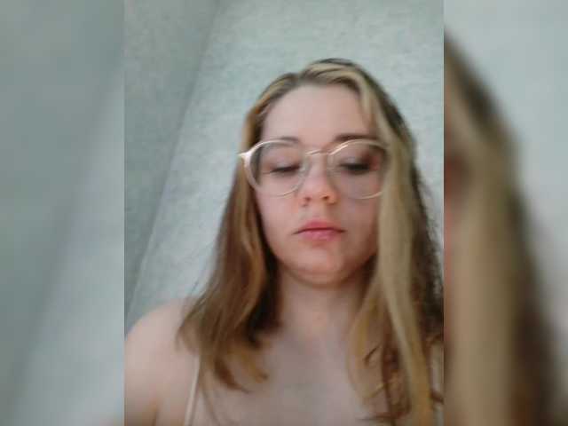 kroshka-meow live cam on BongaCams