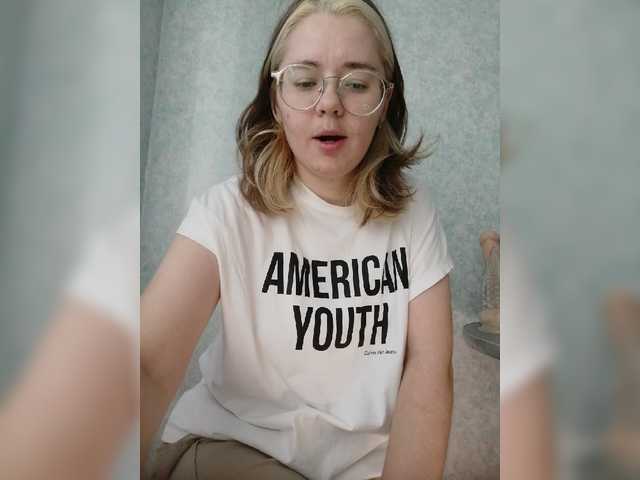kroshka-meow live cam on BongaCams