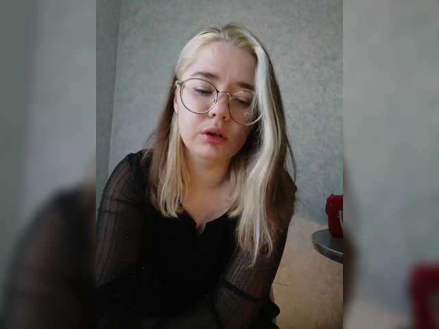 kroshka-meow live cam on BongaCams