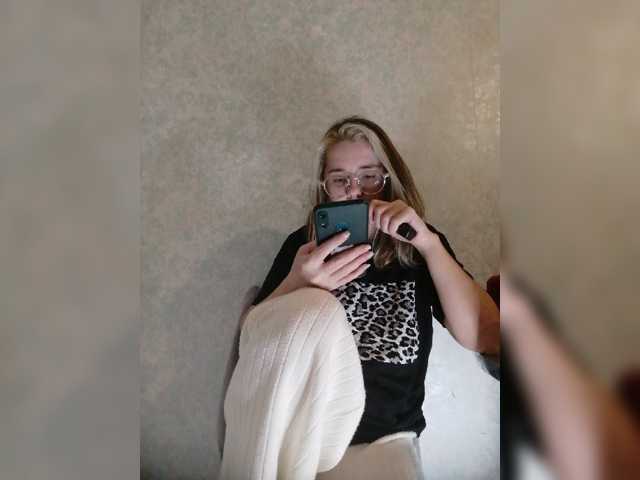 kroshka-meow live cam on BongaCams
