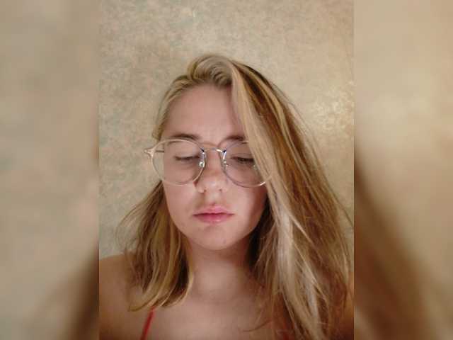 kroshka-meow live cam on BongaCams