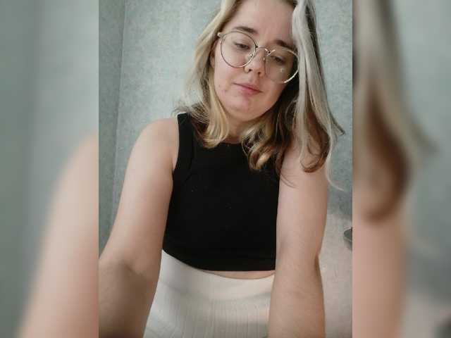 kroshka-meow live cam on BongaCams