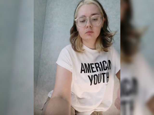 kroshka-meow live cam on BongaCams