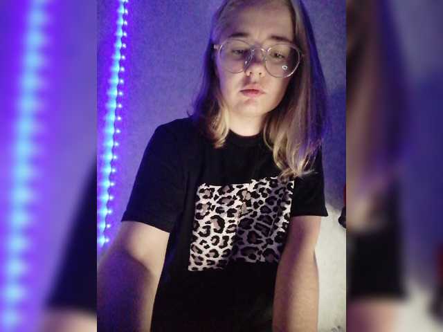 kroshka-meow live cam on BongaCams