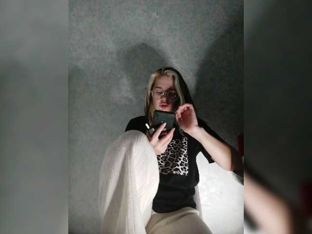 kroshka-meow live cam on BongaCams