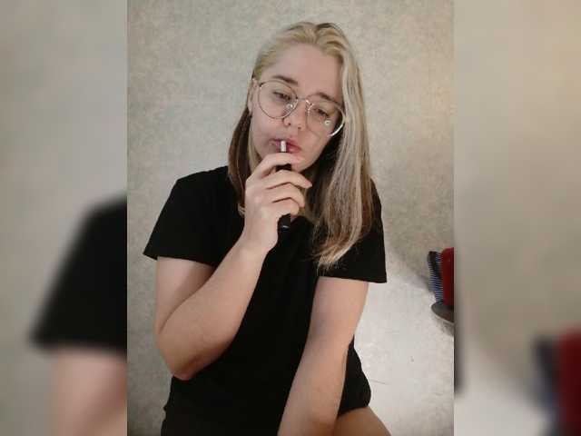 kroshka-meow live cam on BongaCams