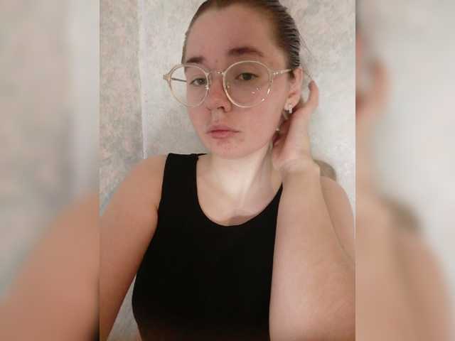 le modèle Kumiho-Lisichka est en webcam porno dans un show sur le site bongacams, il possède les tags suivants: White/Caucasian,Brunette,Shaved