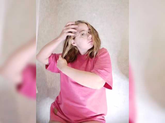 kroshka-meow live cam on BongaCams