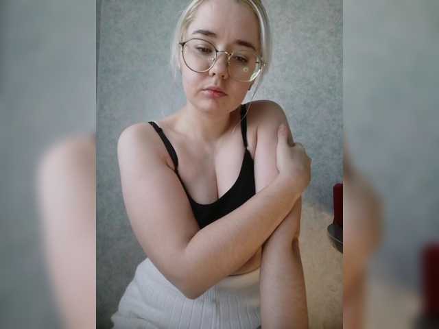 kroshka-meow live cam on BongaCams