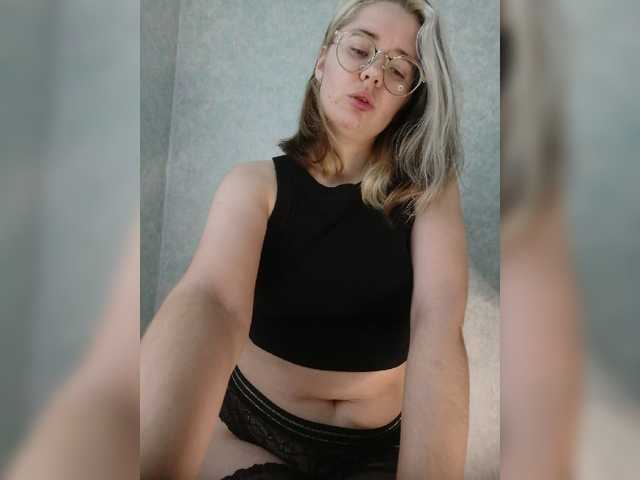 kroshka-meow live cam on BongaCams