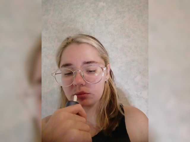 kroshka-meow live cam on BongaCams