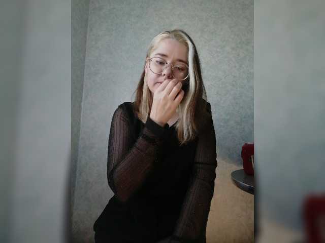 le modèle Kumiho-Lisichka est en webcam porno dans un show sur le site bongacams, il possède les tags suivants: White/Caucasian,Blonde,Shaved