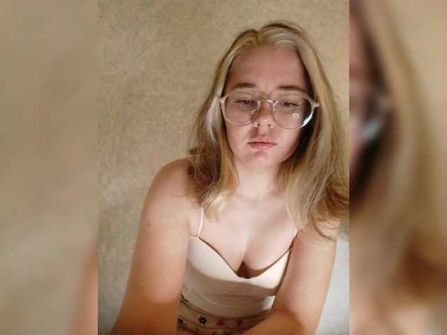 kroshka-meow live cam on BongaCams