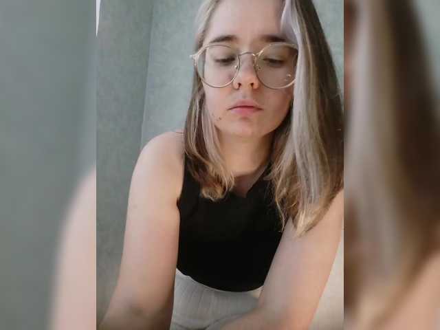 kroshka-meow live cam on BongaCams