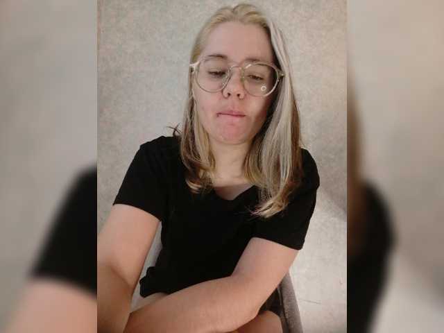 kroshka-meow live cam on BongaCams