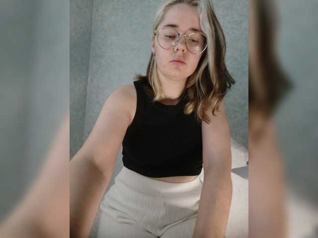 kroshka-meow live cam on BongaCams