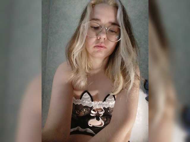 kroshka-meow live cam on BongaCams