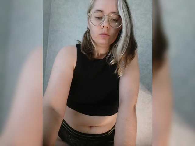kroshka-meow live cam on BongaCams