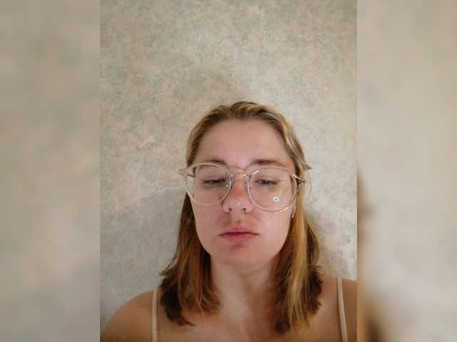 kroshka-meow live cam on BongaCams