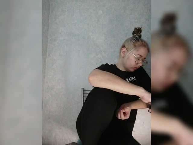 kroshka-meow live cam on BongaCams