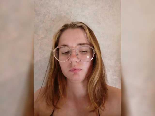 kroshka-meow live cam on BongaCams