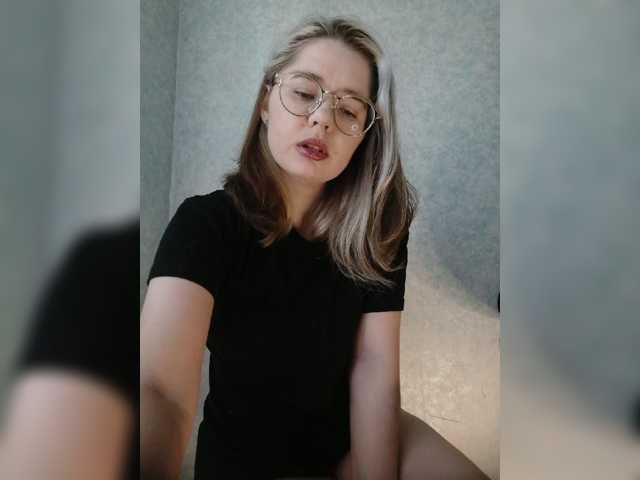 kroshka-meow live cam on BongaCams
