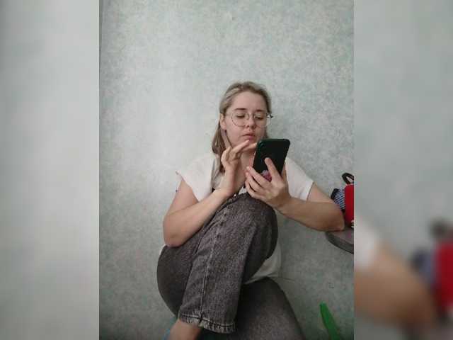 kroshka-meow live cam on BongaCams